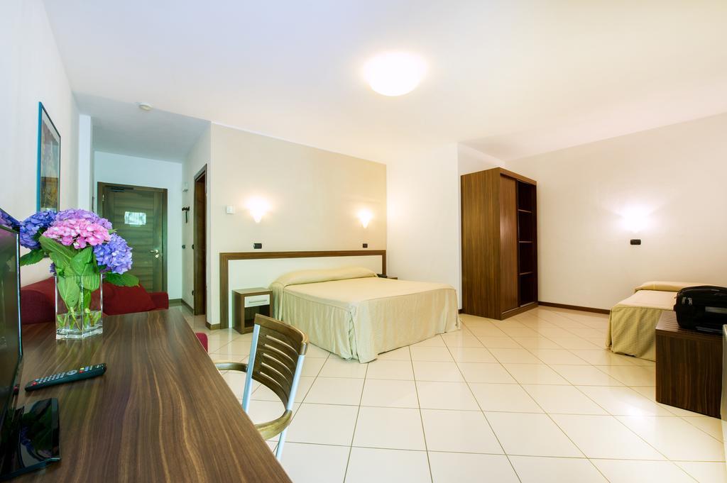 Hotel & Residence La Sibilla Cusiana Pettenasco Exterior photo